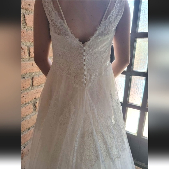 Vintage Lace Wedding Dress - Picture 2 of 5